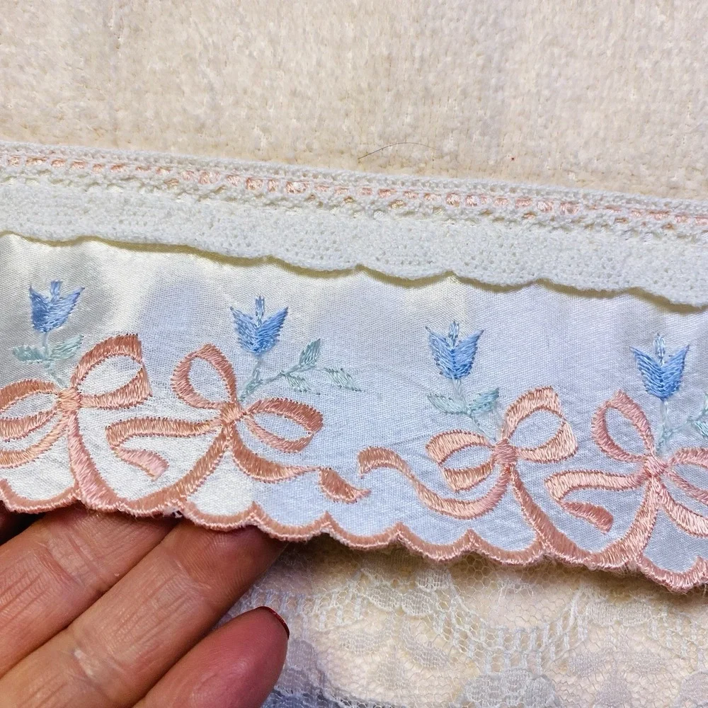Vintage R.A. Briggs Decorative Bathroom Towel Peach Pink Embroidered Bows Lace‎